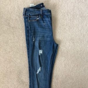 Hollister-High Rise Ripped jeans
